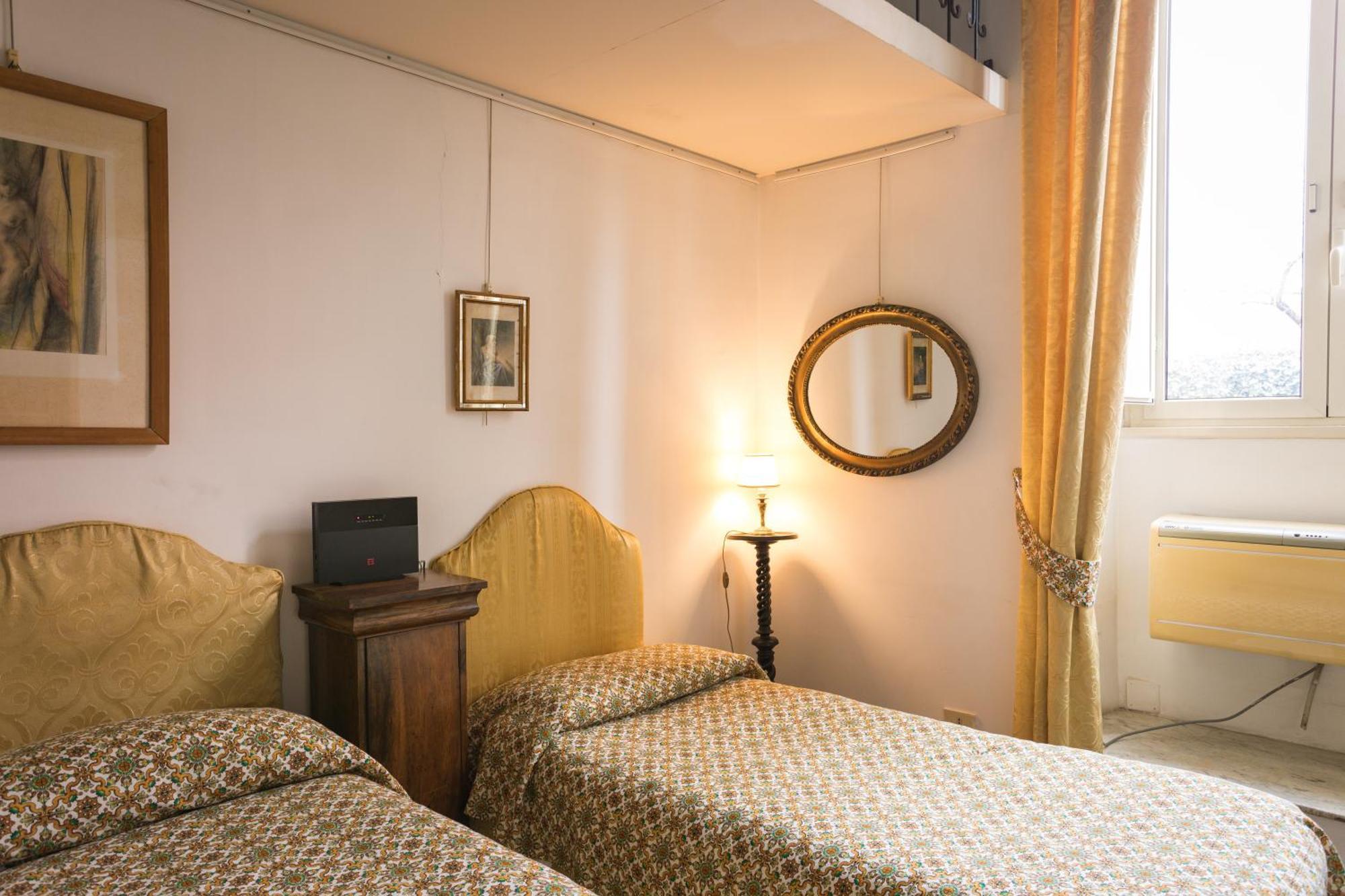 Appartamento D'Epoca Colosseo Art Gallery โรม ภายนอก รูปภาพ